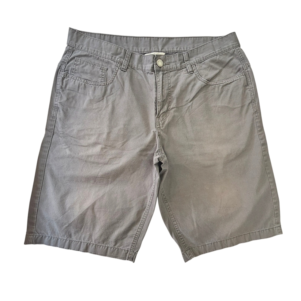 Calvin Klein Jeans Men's Gray Cotton Flat Front Shorts With 11" Inseam